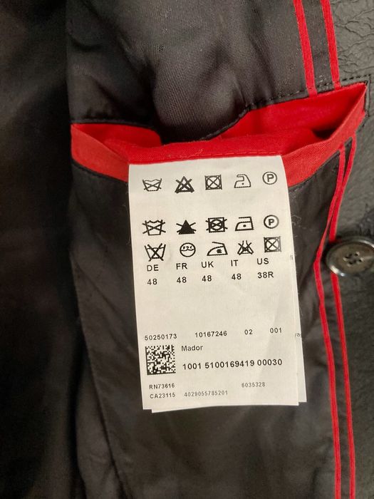Palton barbatesc fara maneci Hugo Boss cu urme de utilizare