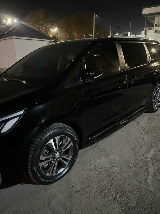 Kia Carnival. 3.3 motor