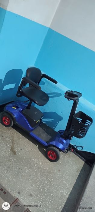Scuter/carucior electric pentru varstnici sau persoane cu dizabilitati