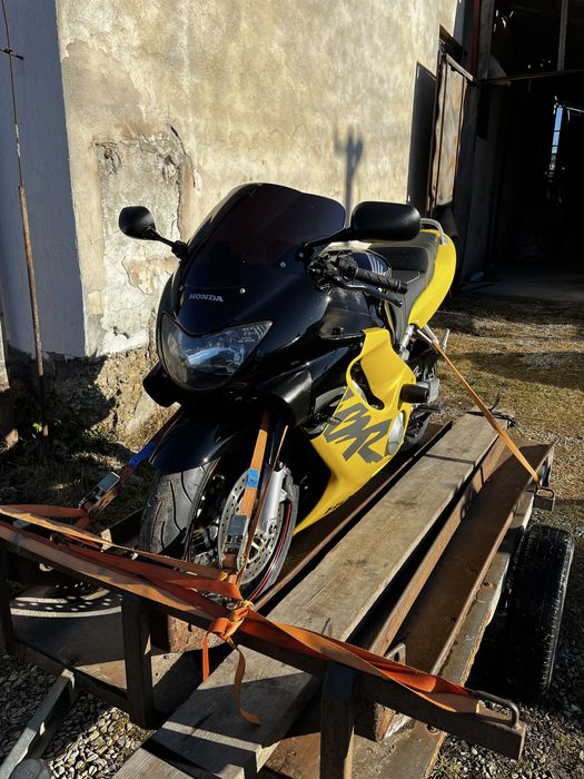 Vand Honda CBR 600 F4