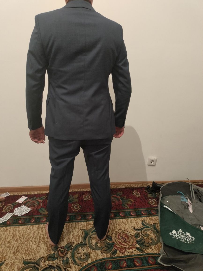 Костюм продаются
