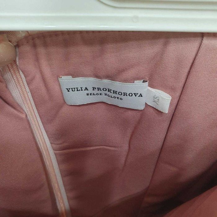 Продам дизайнерское красивое платье (одевала всего лишь один раз).