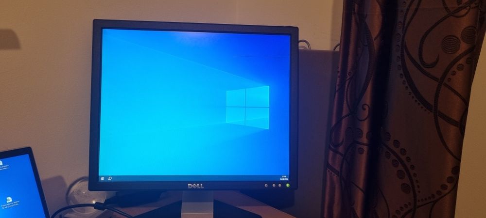 PC DELL complet  dotat si Windows 10 licentiat