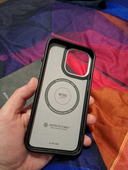 Husa pitaka spigen carbon kevlar iphone 15 pro max