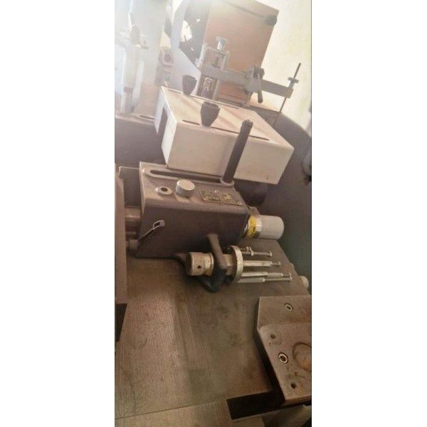 По заявка фреза с ъглова карета за дървена дограма.