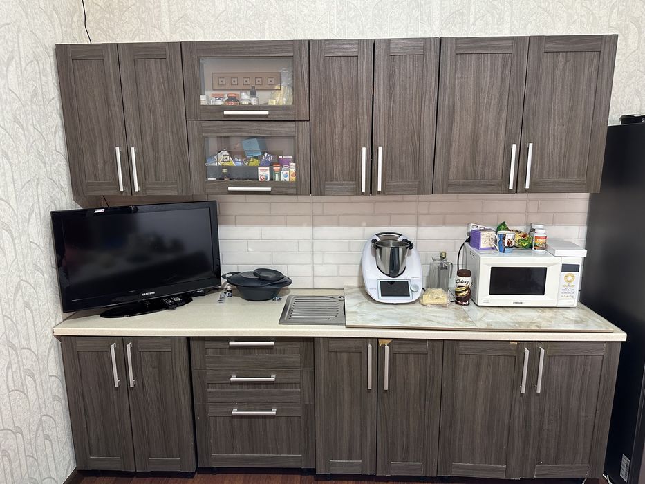 Кухонный горнитур ……………….