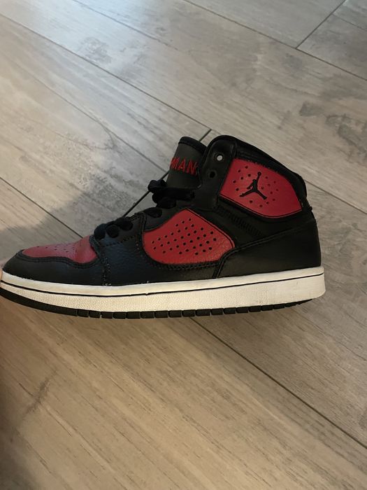 Adidași Jordan rosu și negru