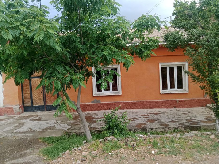 Uy sotiladi jizzax shaxar navoiy max u.shokirov beton kucha