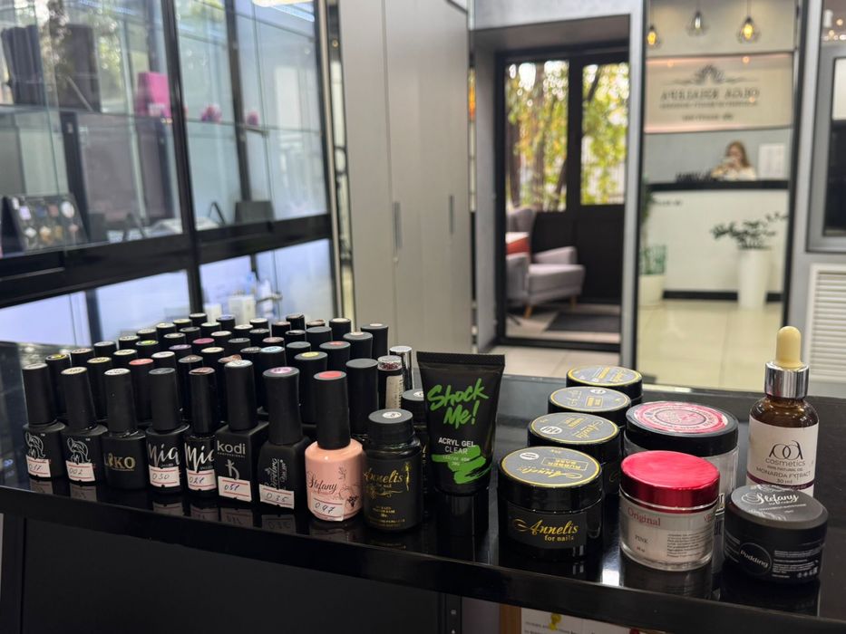 Гель, лаки, базы для маникюра