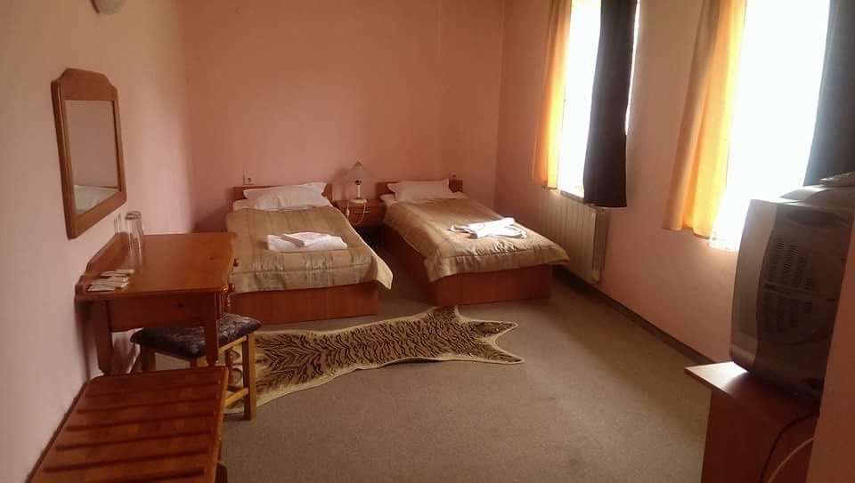 Продава се Хотел в Чепеларе - 1500 кв.м за 300 €/кв.м - Снимка #6