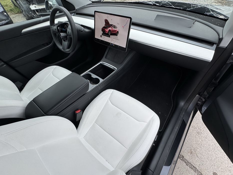 Tesla Y Performance Long Range Dual Motor AWD avariat