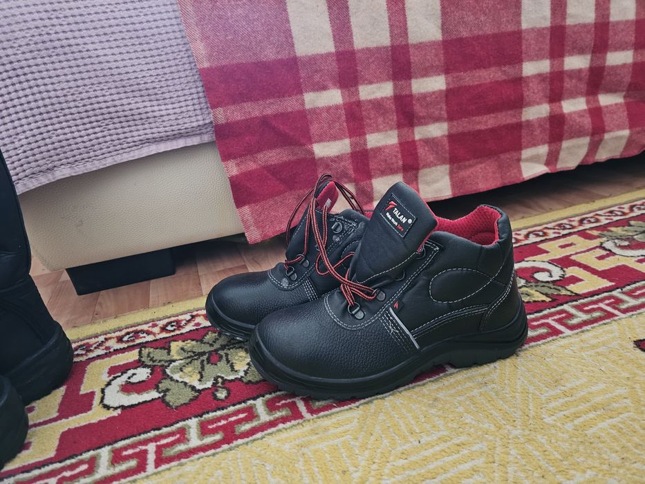 Продам рабочую обувь