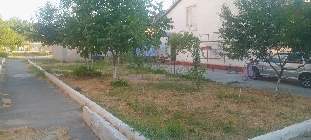 Uchastka yer sotiladi.Dom quruvchilarga.2 ta padezli dom qursa boladi
