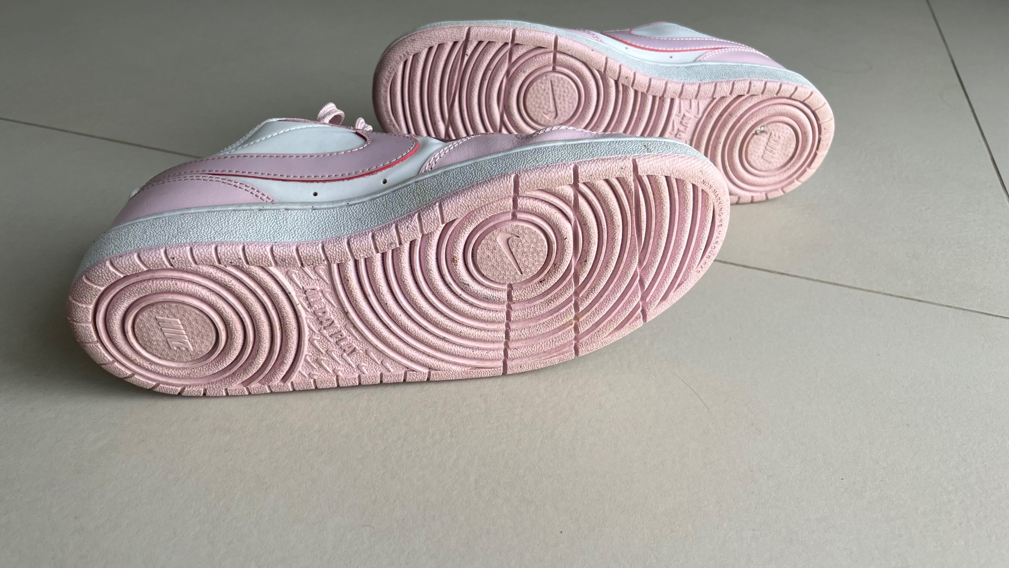 обувки Nike Court Borough Low
39номер