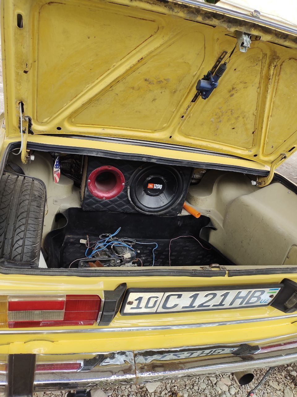 Vaz 2106 sotiladi