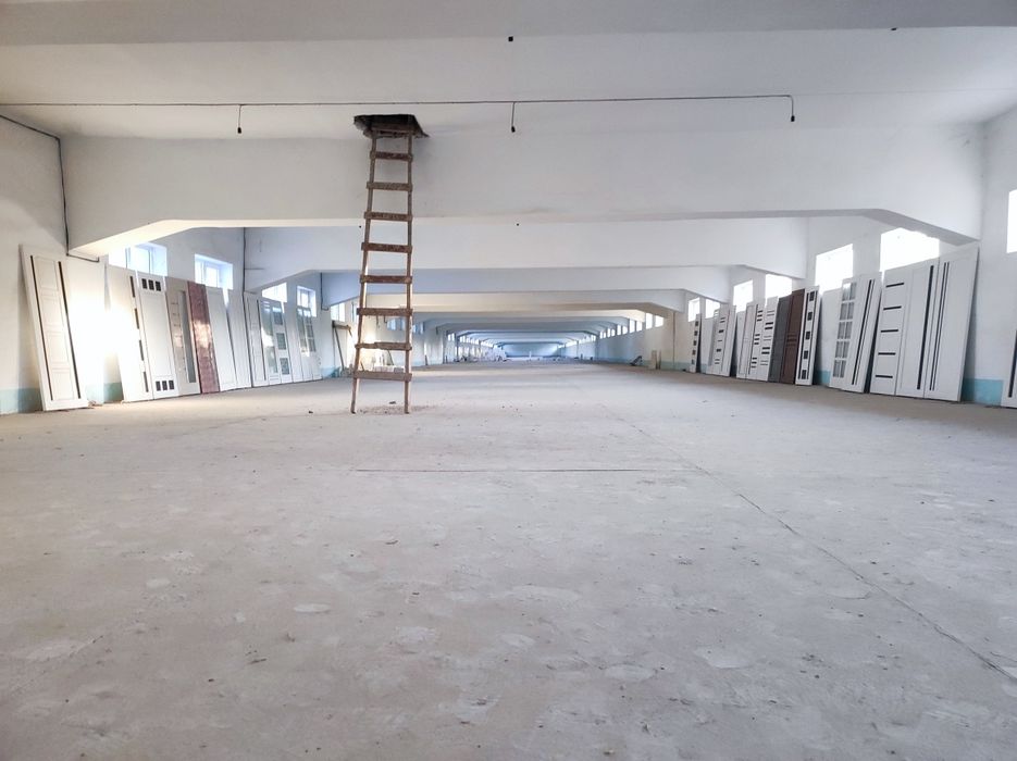 Продается здание. г.Янгиюль.