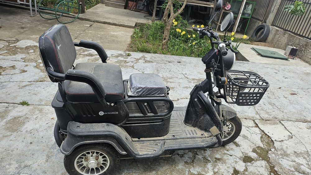 Triciclu electric folosit foarte putin