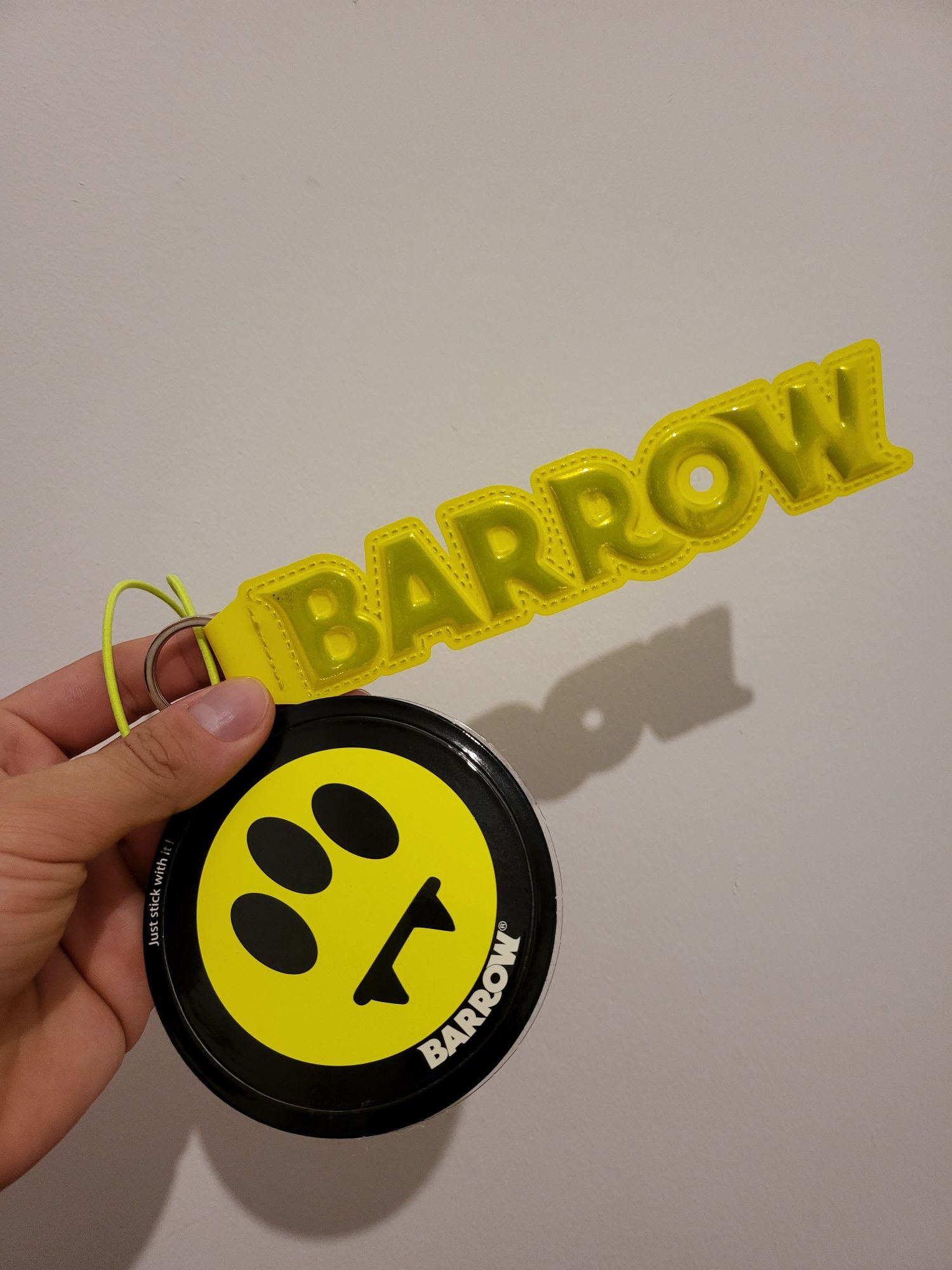 Sticker și breloc BARROW original