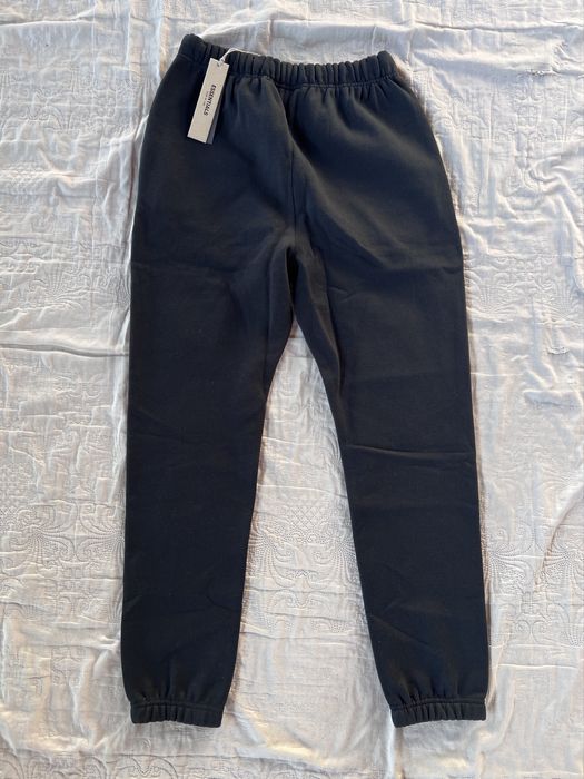 Екип Essentials Black