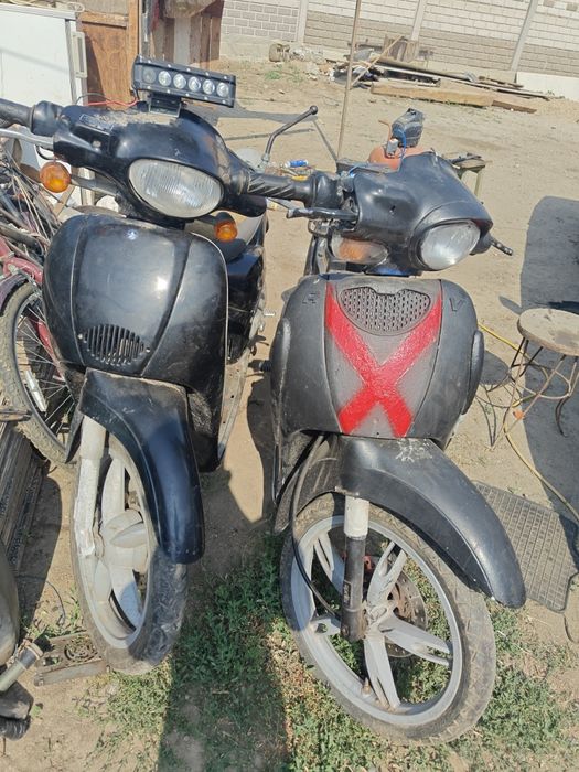 Vând două scutere Aprilia scarabero
