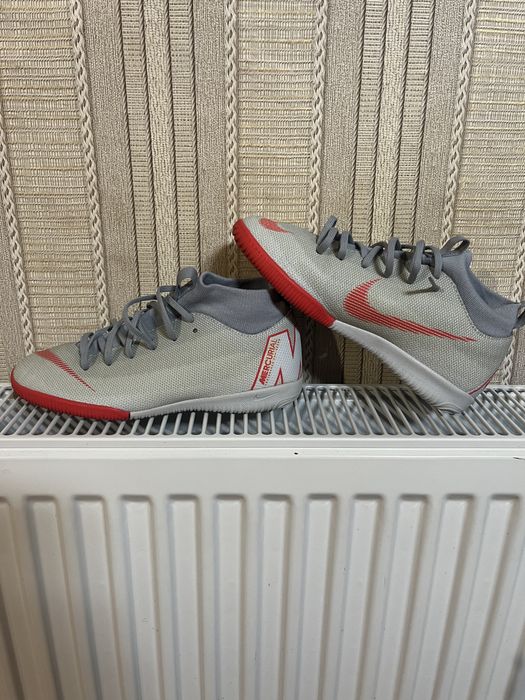 Маратонки,бутонки и стоножки за момче