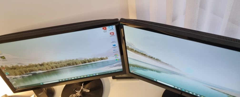 Vând 1 monitor Asus, 22", reglabil pe înălțime și rotire 90grade.