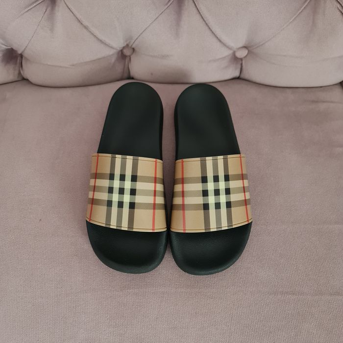 Papuci burberry originali