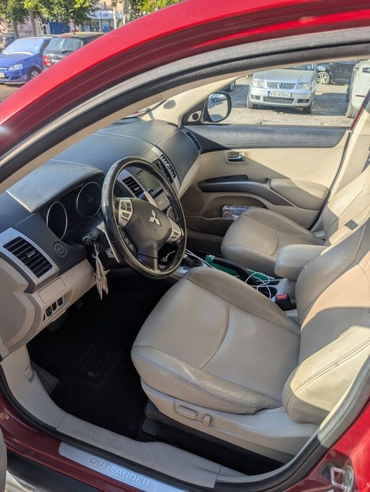 Mitsubishi Outlander 2.2 Diesel 4x4 – 7 Locuri – 2011 – EURO 5