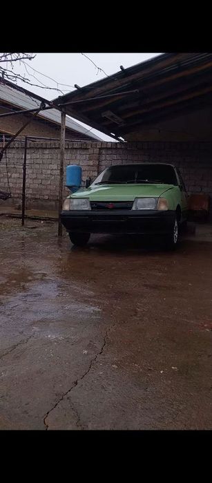 2126 Lada sotiladi yil 1992 tel