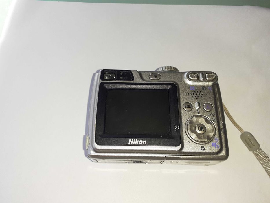 Цифров фотоапарат Nikon Coolpix 5900
