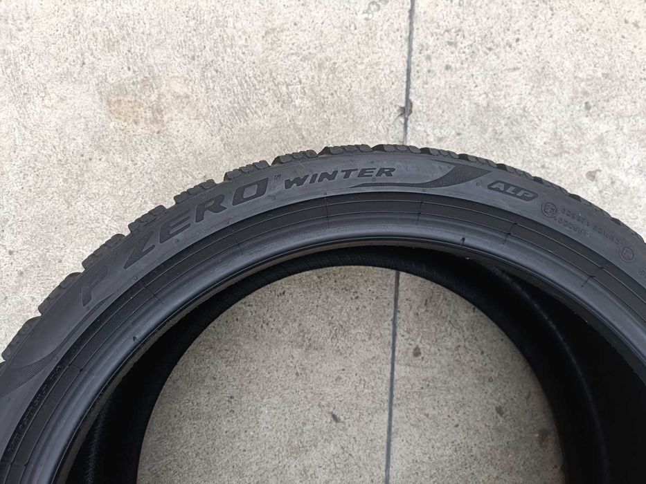 Doua anvelope iarna 255 35 19 pirelli p zero winter 7 mm 4420