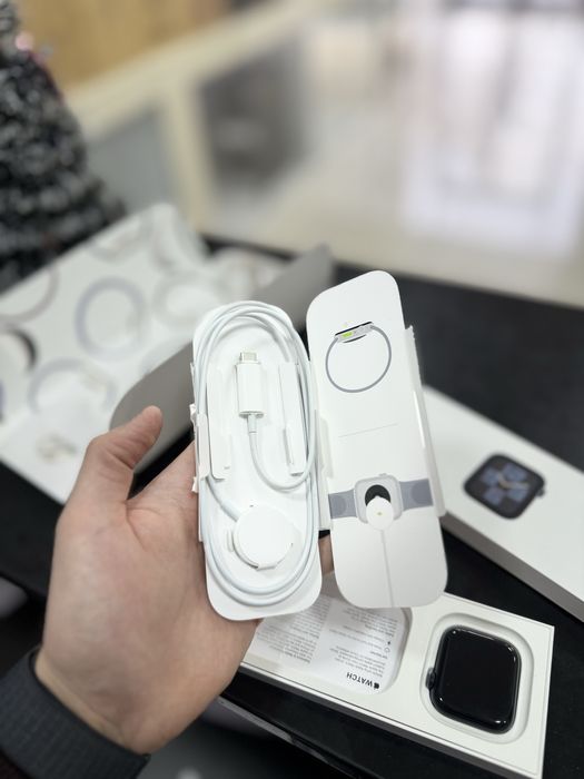 Продам Apple Watch SE 2Gen 44mm Midnight в идеале