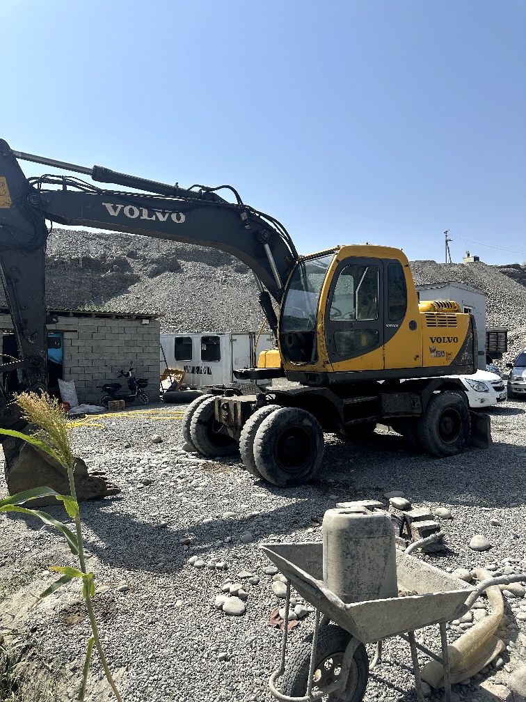 Ekskavator VOLVO 130 sotiladi 28000$
