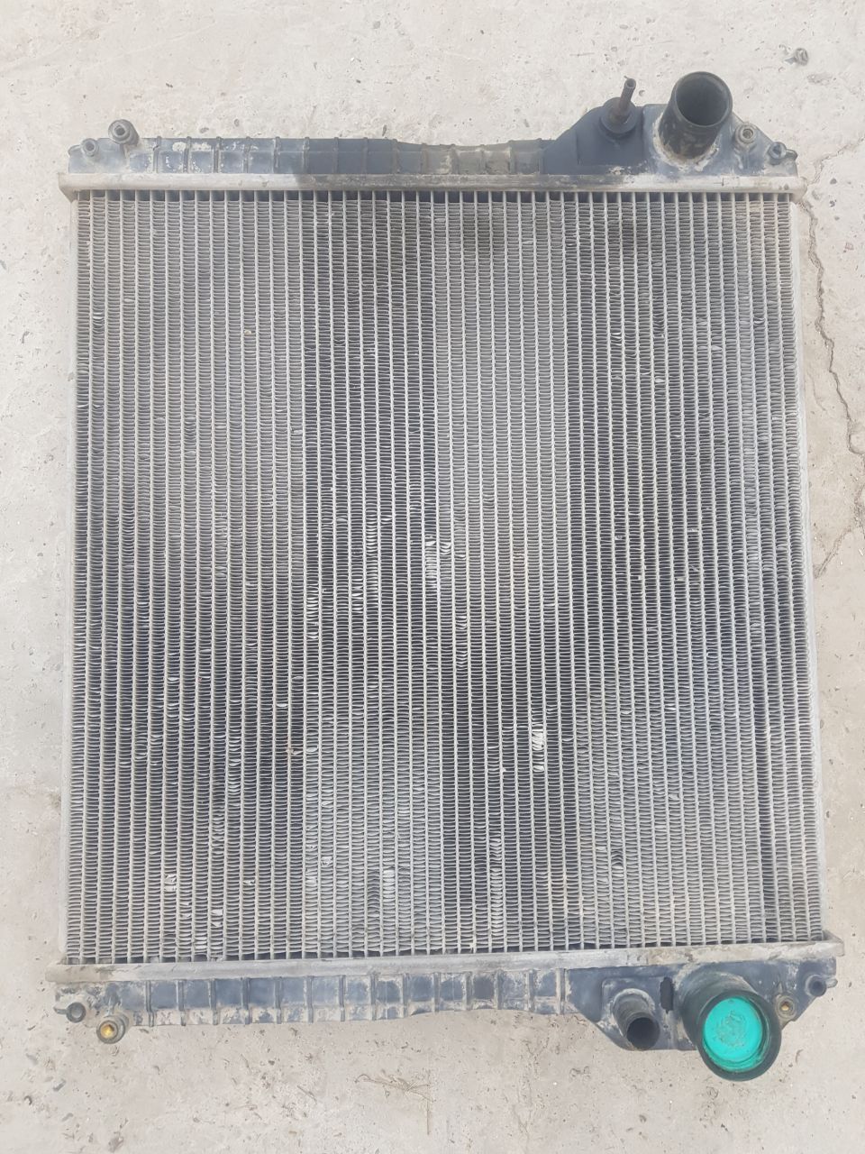 Radiator sotiladi CASE, NEW HOLLAND, JCB, TEREX tushadi.