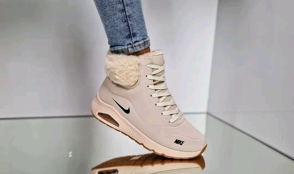 Nike бежови дамски боти (36-41)
