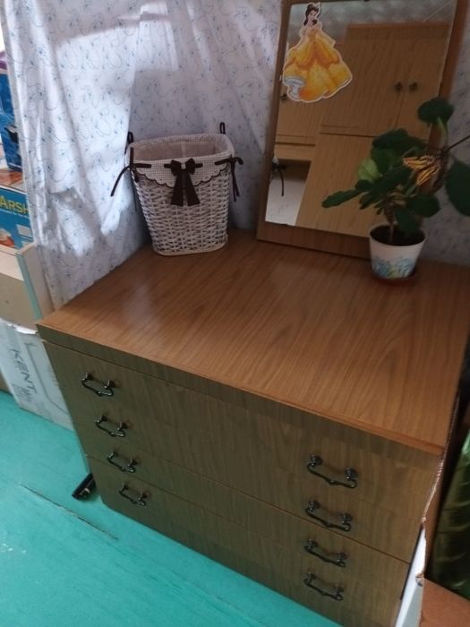 Продам комод,с зеркалом