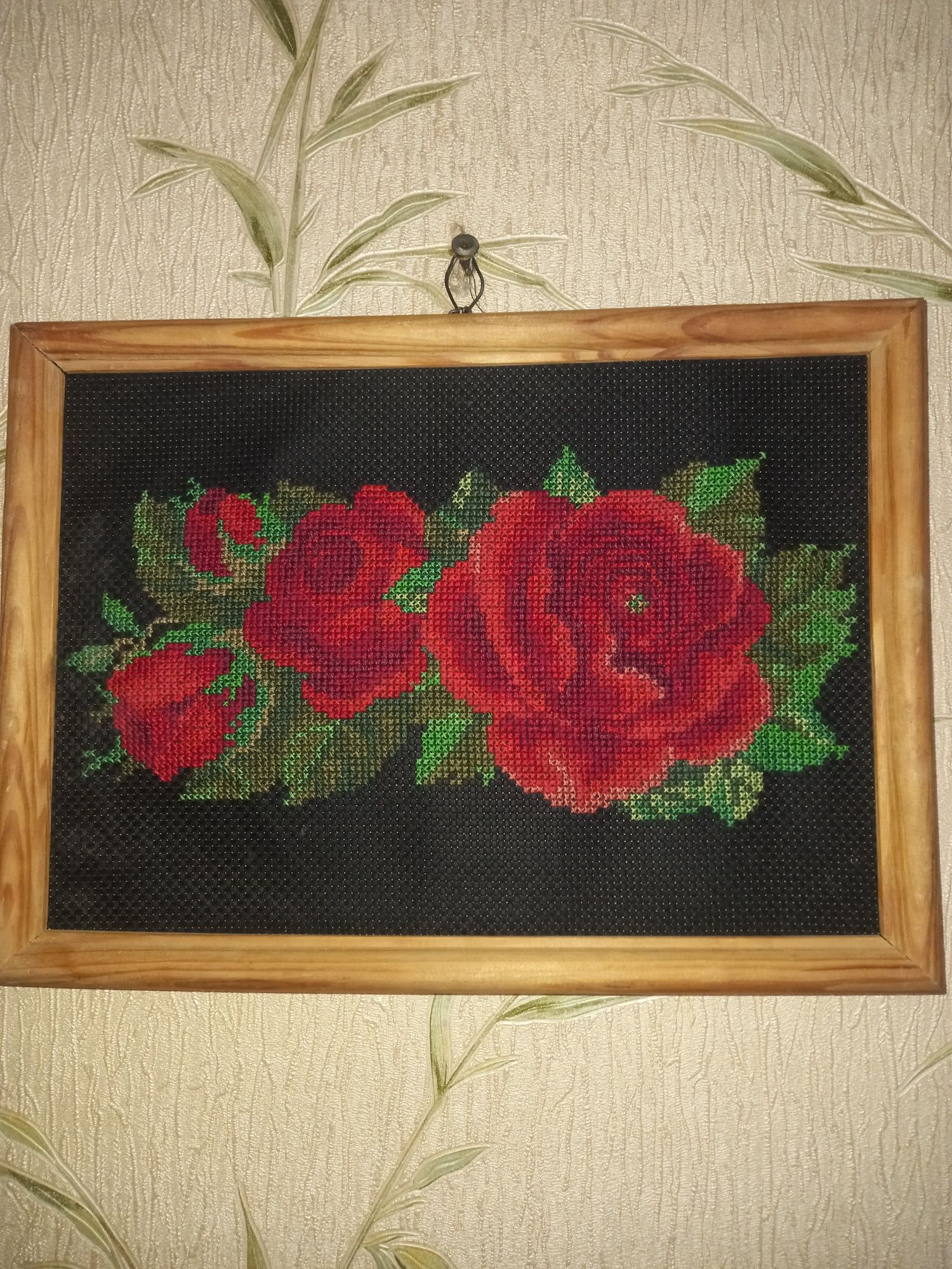 Продам картину "Розы на черном"