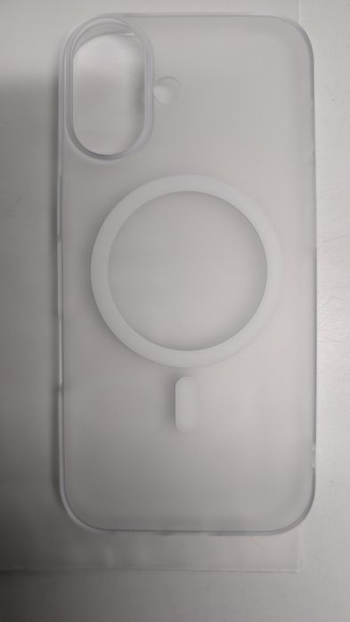 Чехлы для iPhone 17