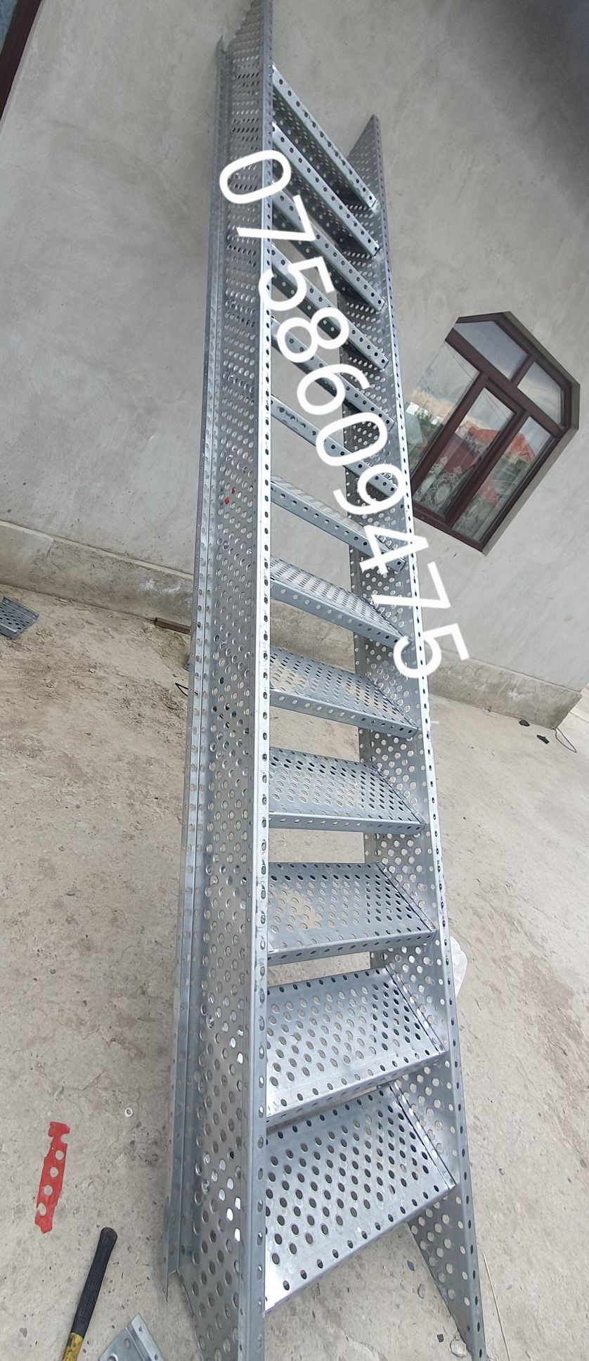 Scări zincate 75x27cm