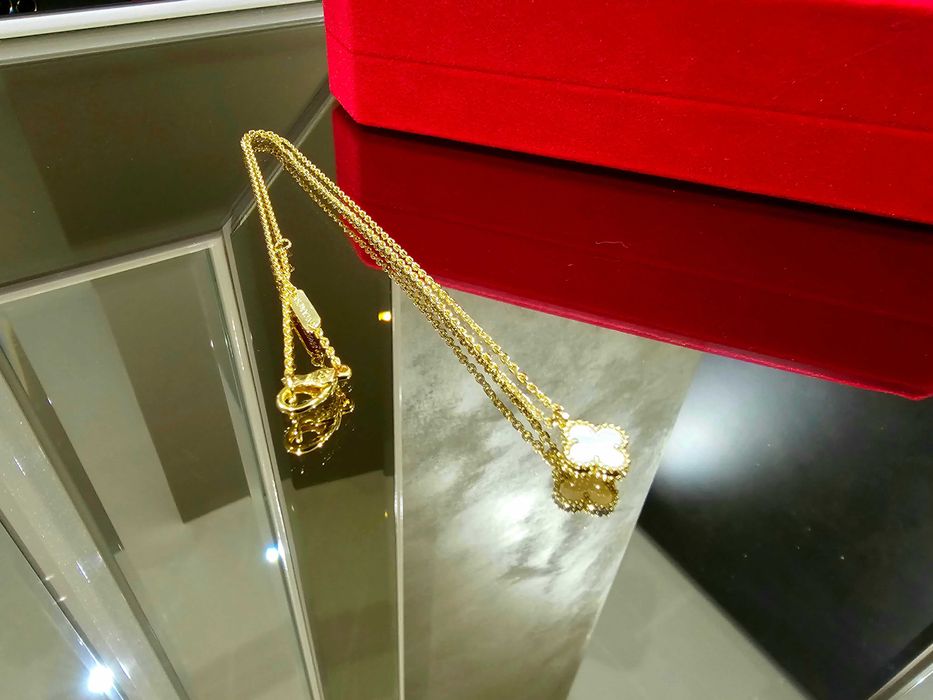 Van Cleef & Arpels VCA Gold Mother Pearl Sweet Alhambra Дамско Колие