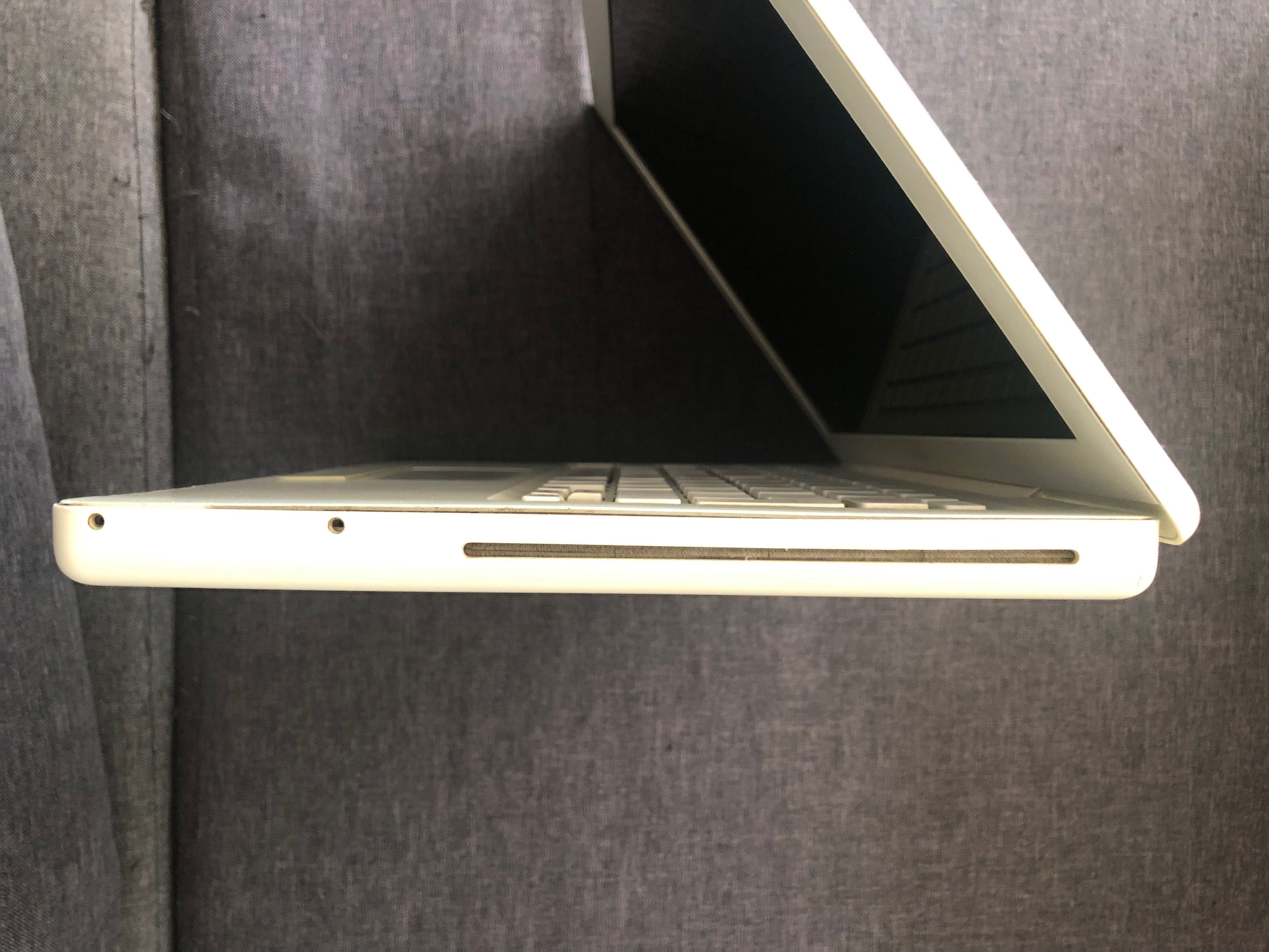 MacBook 13-inch, Late 2009 White