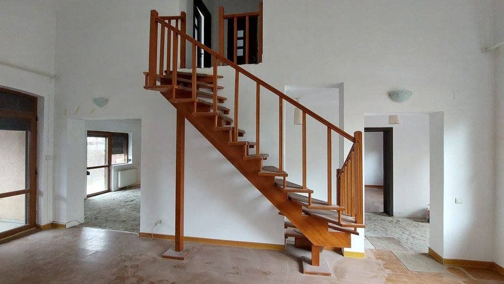 Scară de interior lemn masiv