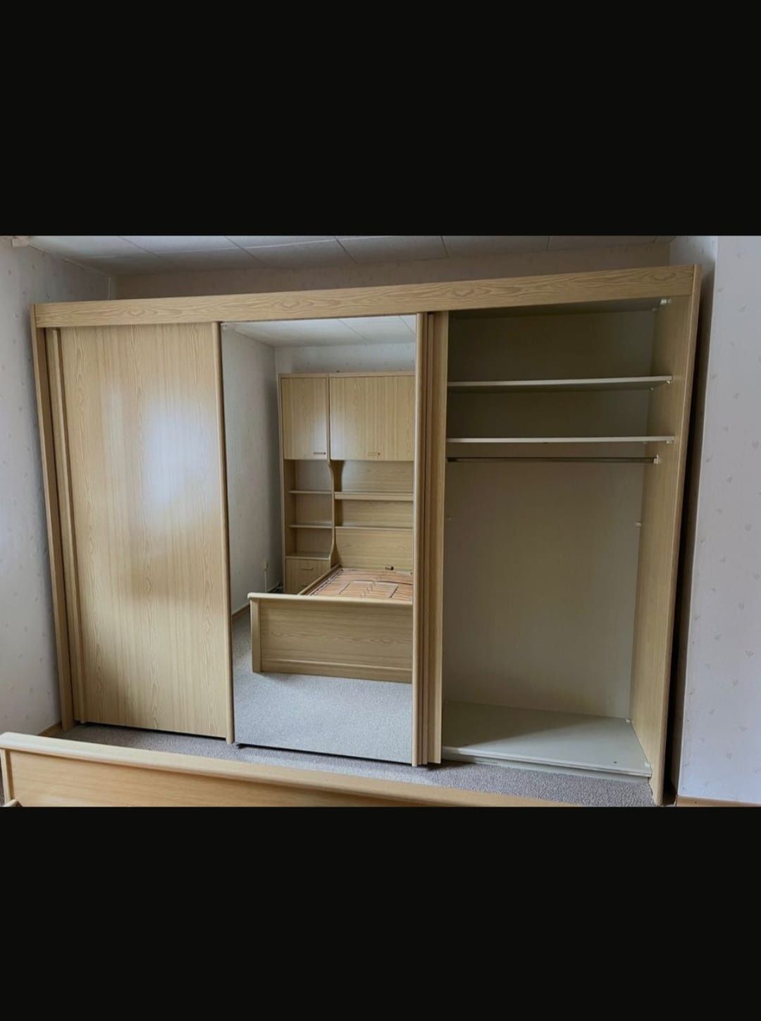 Dressing dormitor 3usi glisante si cu 2 usi