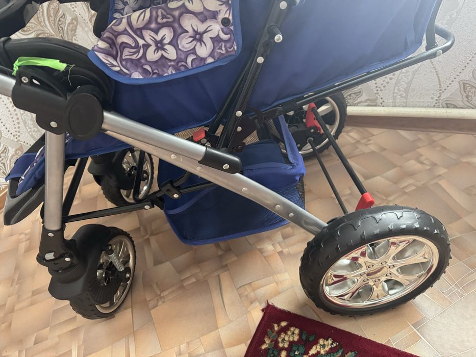 Продам детскую коляску и манеж деревянный