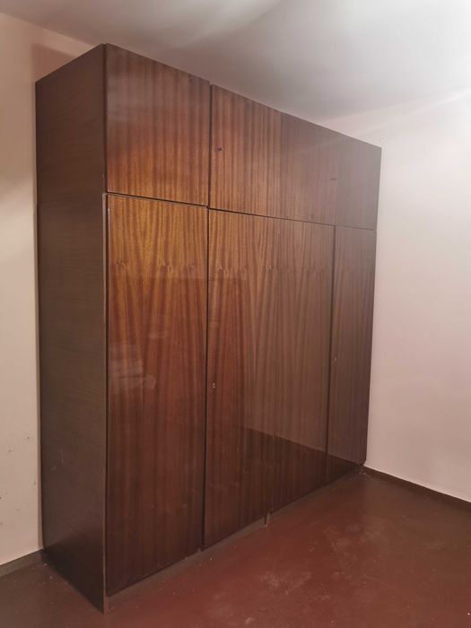 Запазен четирикрилен гардероб с надстройка