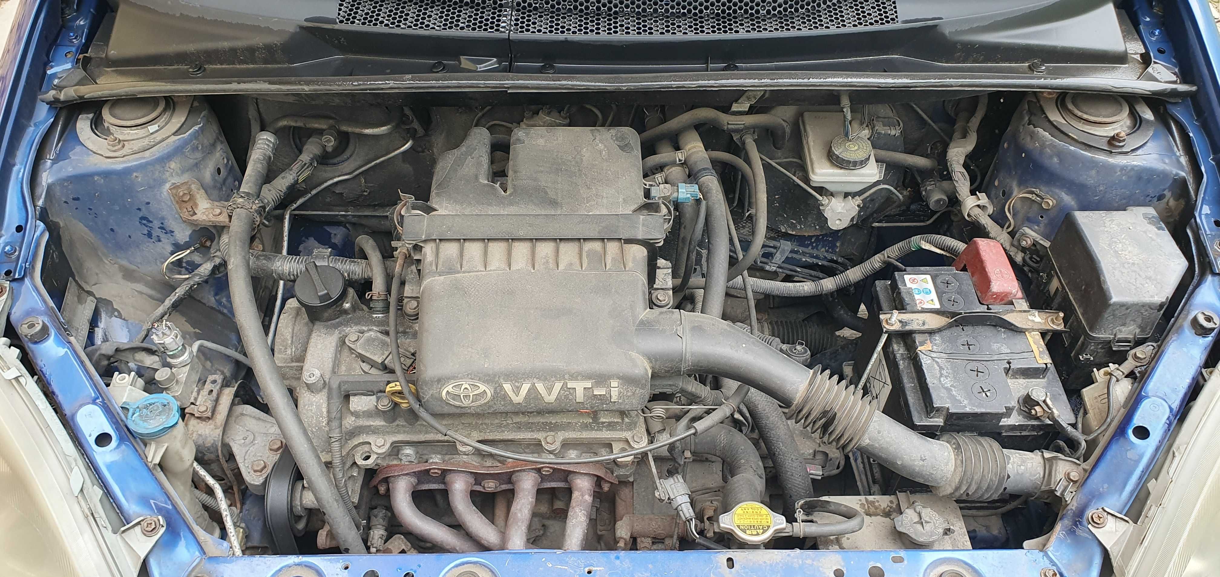 Toyota Yaris motor benzina 1.0 de 68Cp varianta cu 4 portiere