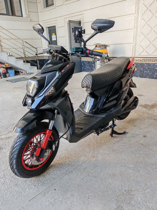 Электроскутер сотилади 2000кв