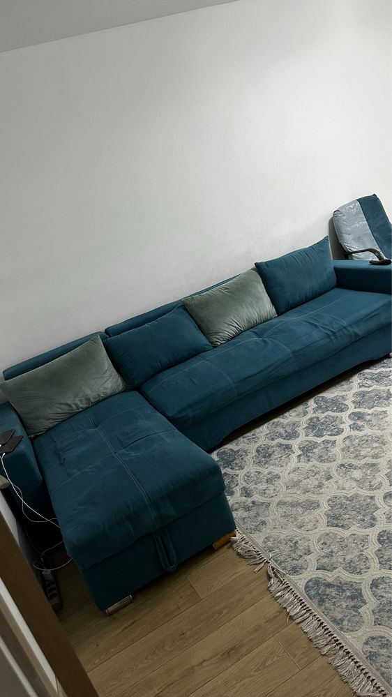 Продам угловой диван с 4 подкшками