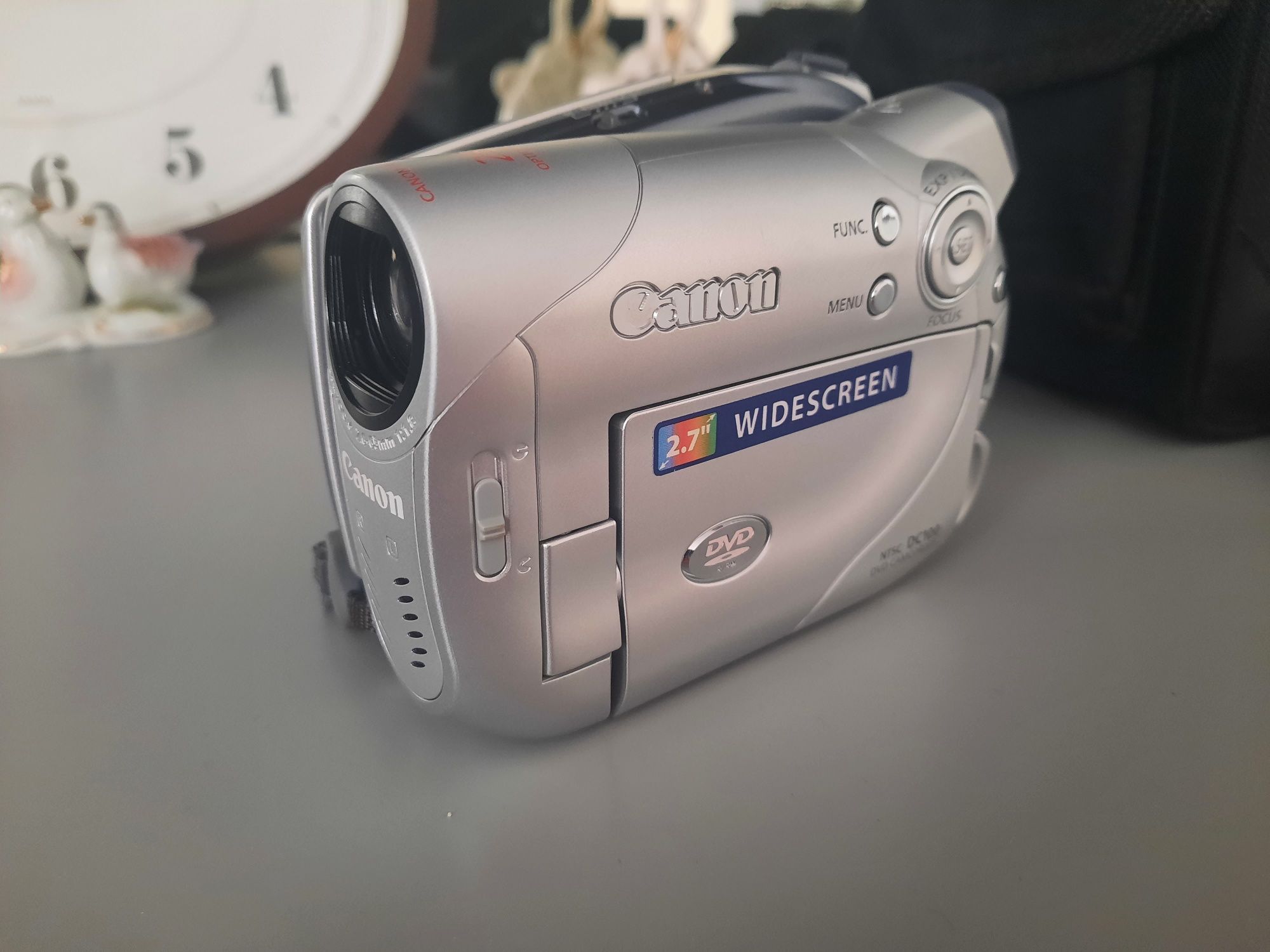 Видеокамера Canon DVD DC100