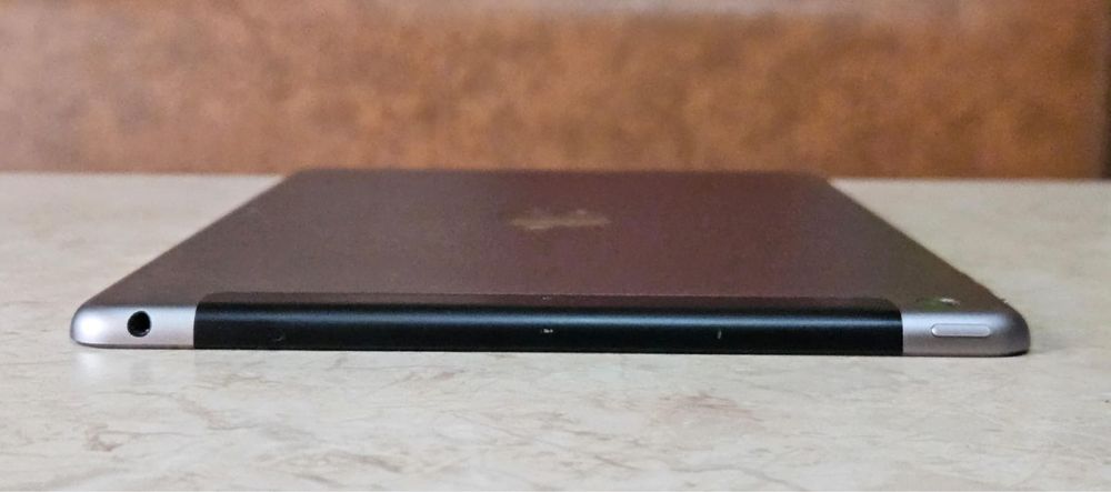 iPad Air model cu SIM Cellular + Wifi